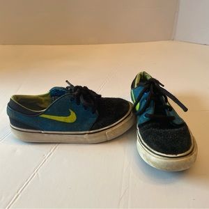 Nike Stefan Janoski Suede Tennis Shoes, kids size 12